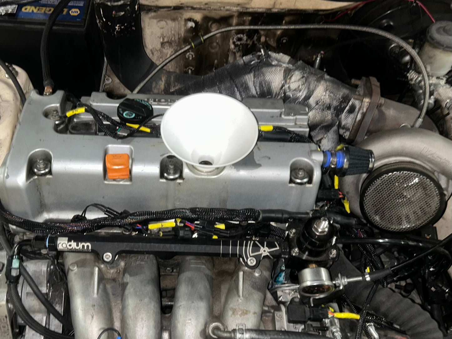 B/K/D/H SCREW ON OIL FUNNEL
